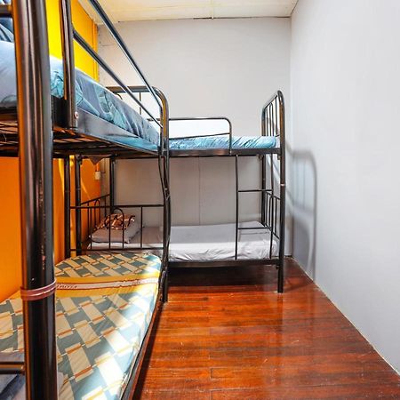 Spot On 90610 Loft Waterfront Hotel Kuching Ngoại thất bức ảnh