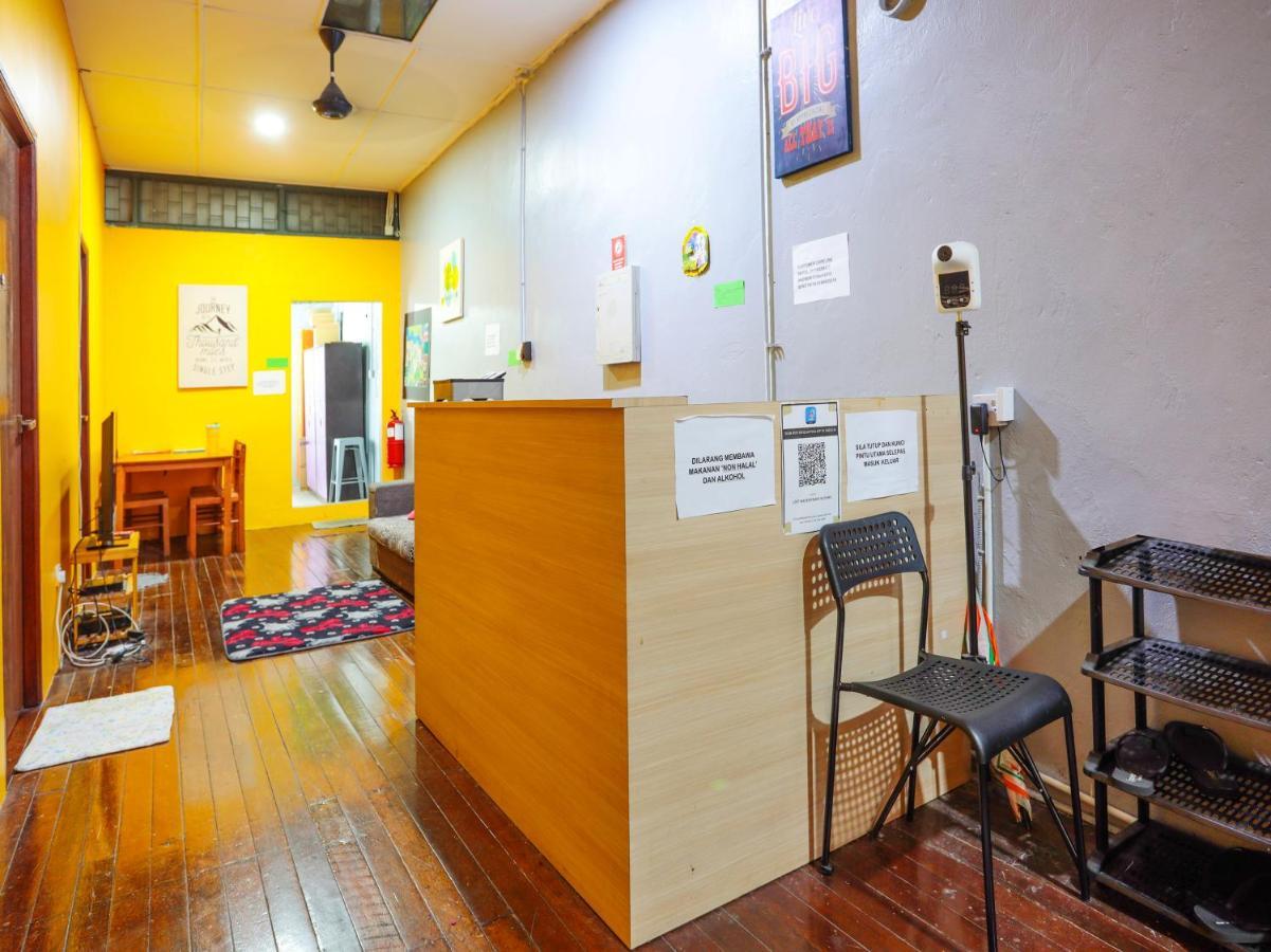 Spot On 90610 Loft Waterfront Hotel Kuching Ngoại thất bức ảnh