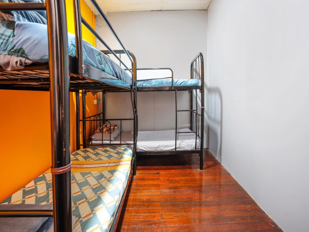 Spot On 90610 Loft Waterfront Hotel Kuching Ngoại thất bức ảnh