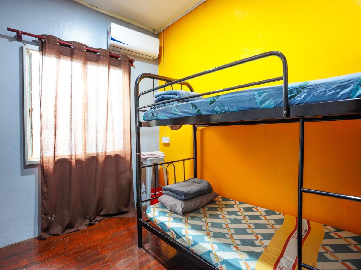 Spot On 90610 Loft Waterfront Hotel Kuching Ngoại thất bức ảnh